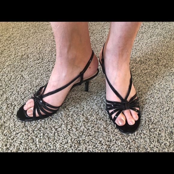 Via Spiga patent 2.5” open toe dress sandals - Picture 1 of 6